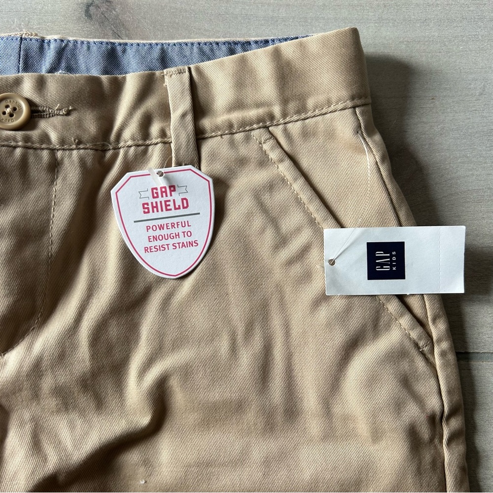 NWT GAP Kids Tan Khaki Kids' Chino Interior Adjustable Button Tab Shorts - Picture 2 of 3